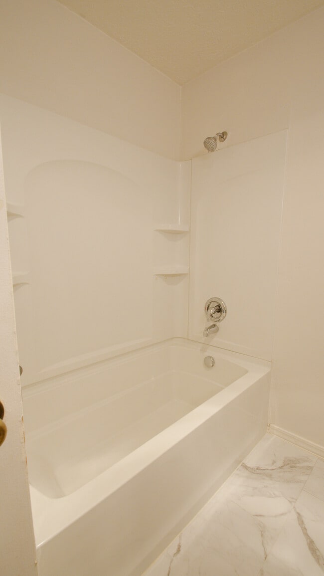 Building Photo - 2455 S Bluff Rd