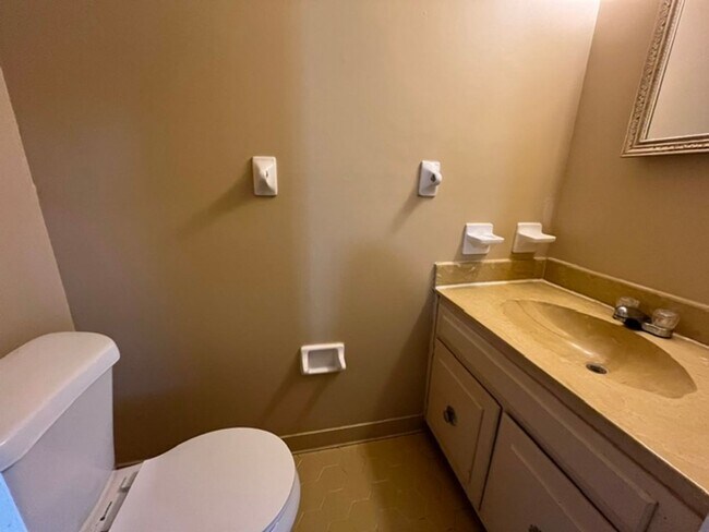 Building Photo - Renovated 3 Bedroom 1.5 Bath Home with 1 Car Garage for Rent!!