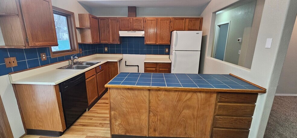 Open kitchen. Stove was put in after the pictures were taken - 1352 N Pioneer Peak Dr