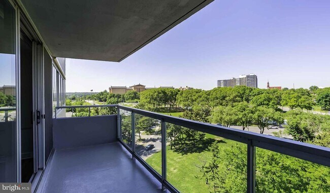 Building Photo - 2200 Benjamin Franklin PKWY Unit 2B-S0411
