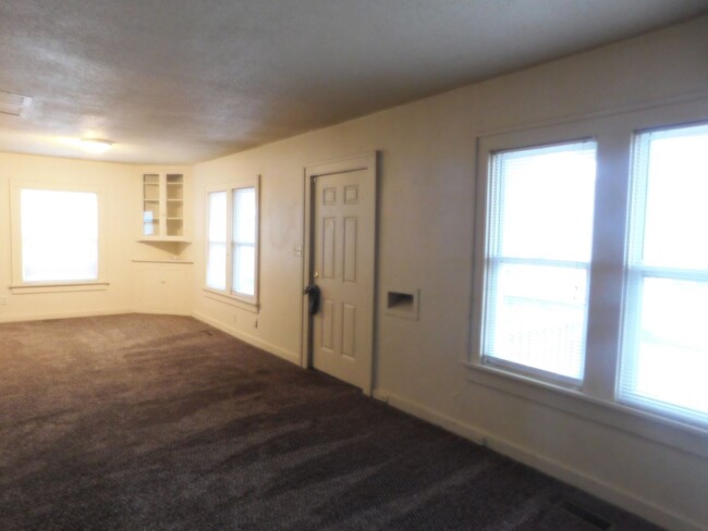 Building Photo - Great 2 bedroom/1 bath home in El Dorado!