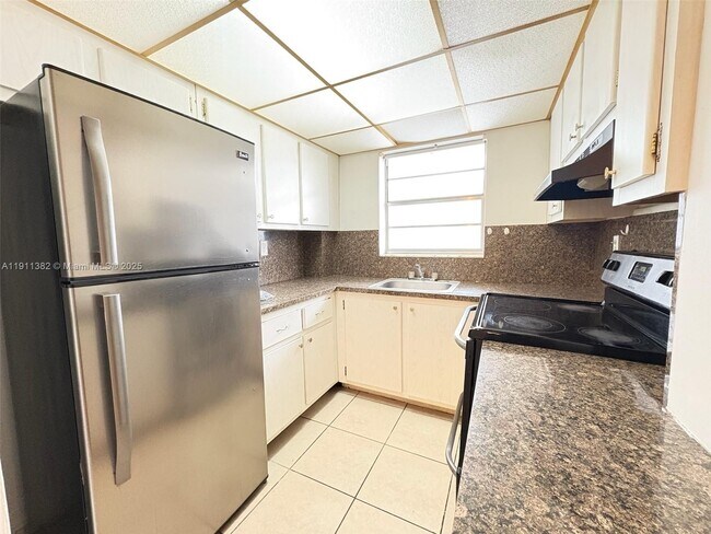 Primary Photo - 725 NE 4th St