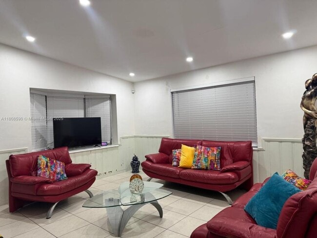 Building Photo - 3 bedroom in Pembroke Pines FL 33023