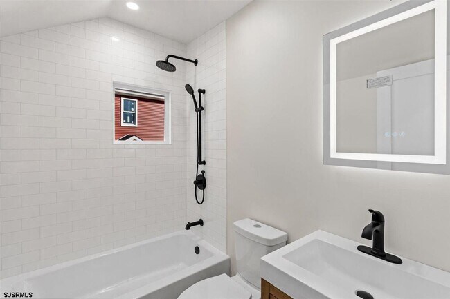 Building Photo - 1301 3rd Ter