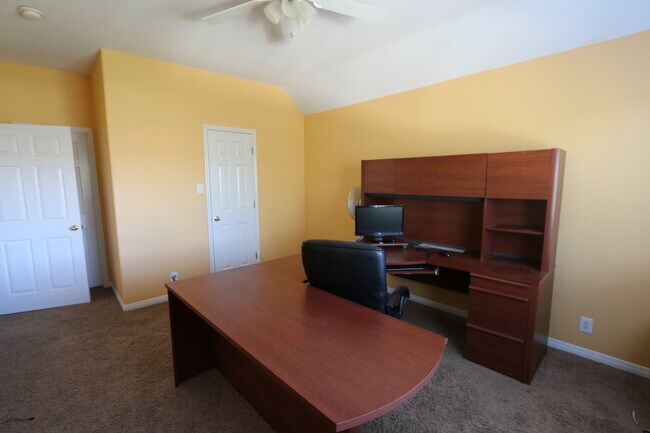 Building Photo - 21010 Wild Springs Dr