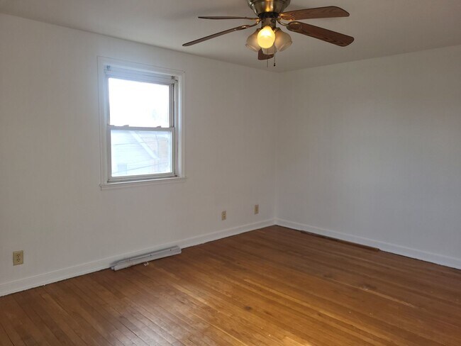 Building Photo - Two bedroom one bath in Dravosburg! Available now!