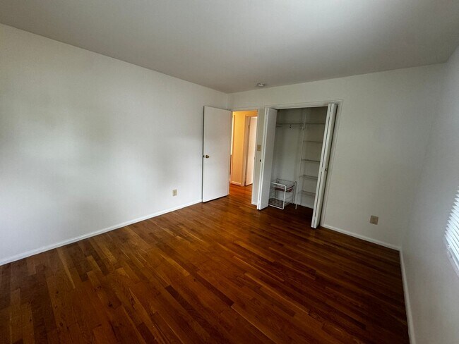 Building Photo - Split level 4-bedroom 3-bathroom home