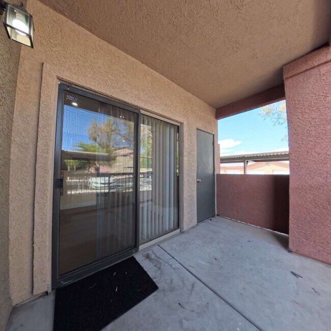 Building Photo - 8000 W Badura Ave