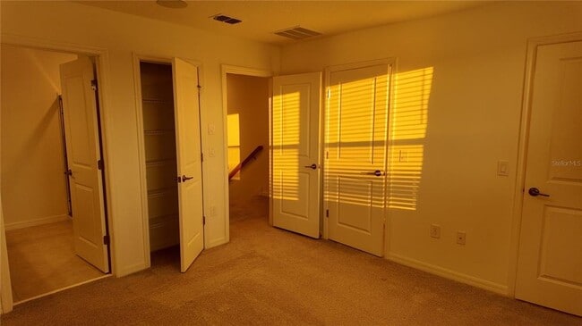 Building Photo - 2004 Viewfinder St