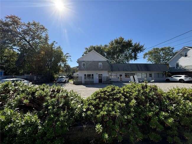 Primary Photo - 745 W Shore Rd