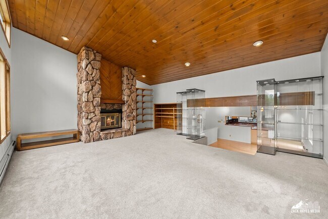 Building Photo - 4071 MacInnes Street