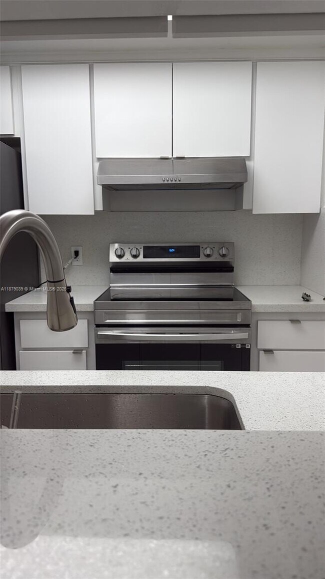 Building Photo - 8100 Geneva Ct