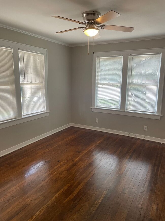 Building Photo - Highland 1 Bed Apartment
