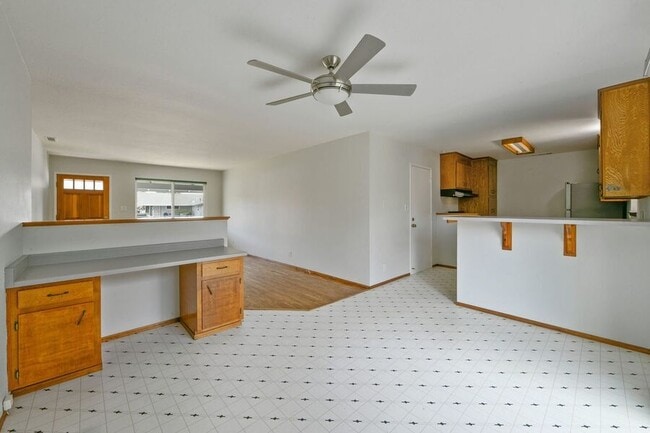 Building Photo - 4625 Sloan St