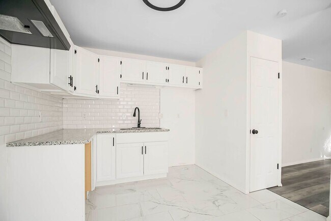 Building Photo - 5206 Skiles Ave