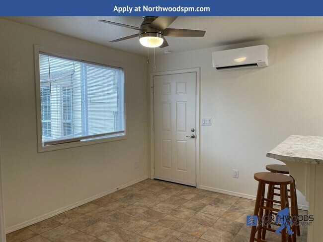 Building Photo - Newly Renovated 2 Bedroom 1 Bath Home Central Point