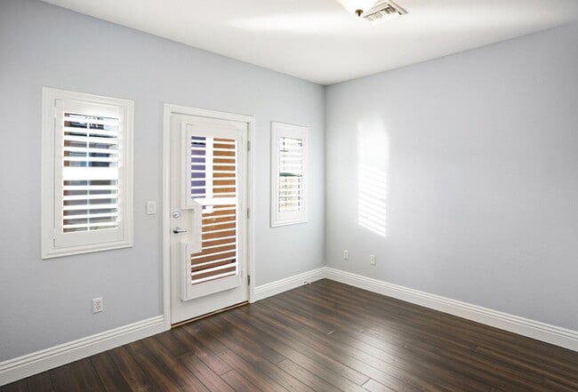 Building Photo - Beautiful 3 Bed South Summerlin Home With 1st Floor Bed and Bath