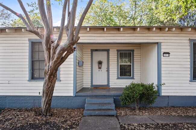 Building Photo - "Charming 2-Bedroom Duplex Retreat on Clou...