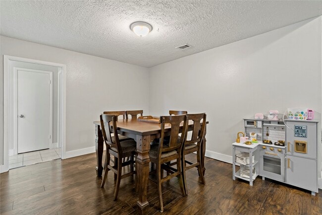 Building Photo - 1910 E Navaho Trail