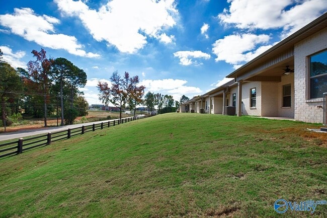 Building Photo - 119 Farmall Ln