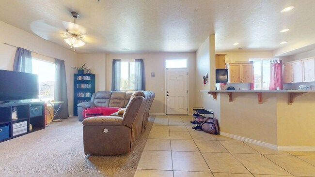 Building Photo - 3 Bedroom Cedar Crossing Townhome