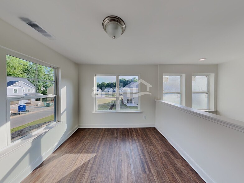 Building Photo - 5070 Hudson Vly Dr