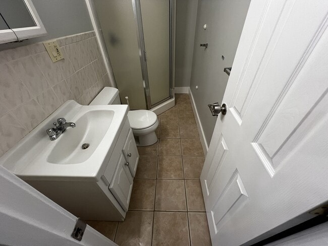 Building Photo - 158 Holland St