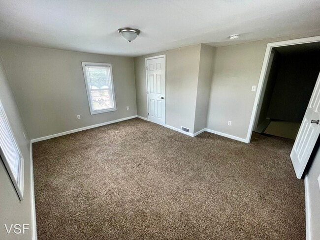 Building Photo - 3 br, 1 bath House - 328 Morehead St.