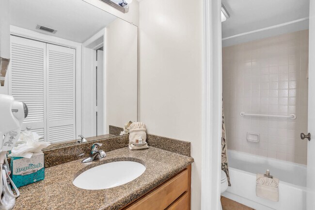 Building Photo - 600 Neapolitan Way