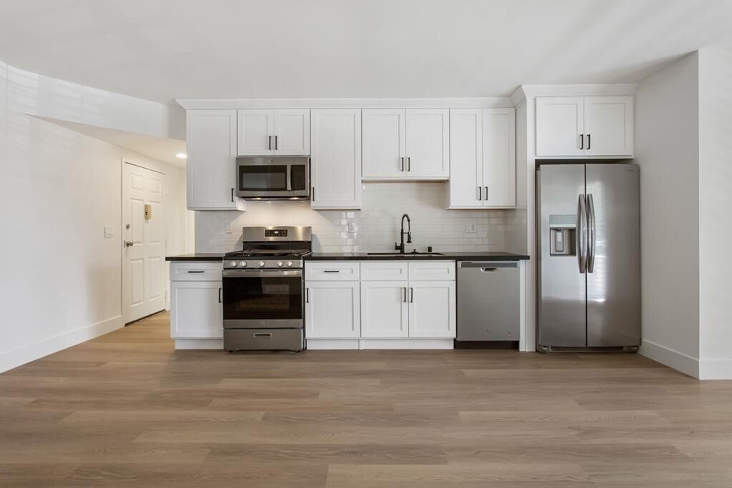 Building Photo - 4454 Coldwater Canyon Ave