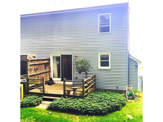 Building Photo - 32 Birchwood Dr