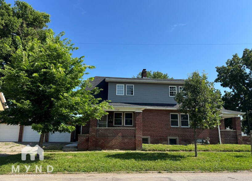 Primary Photo - 1724 Woodlawn Ave