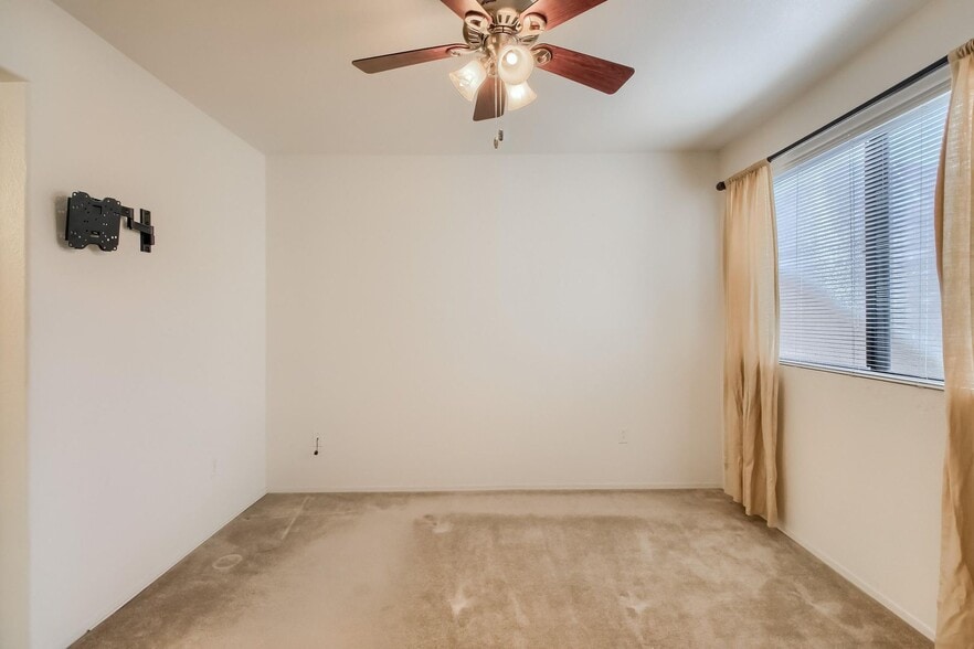 Building Photo - 4925 E Desert Cove Ave