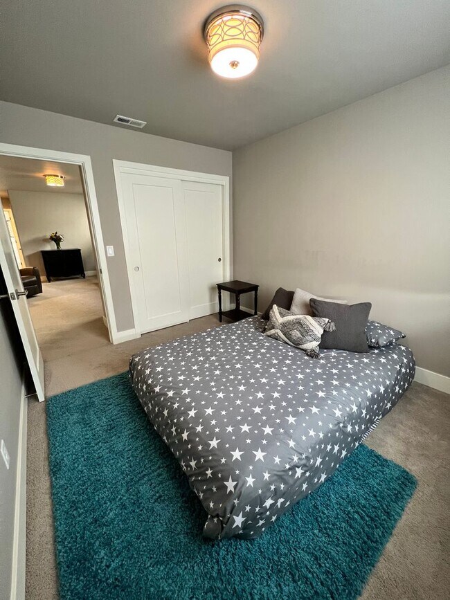 Building Photo - 3 bedroom 2.5 bath home in The Bridges, wi...