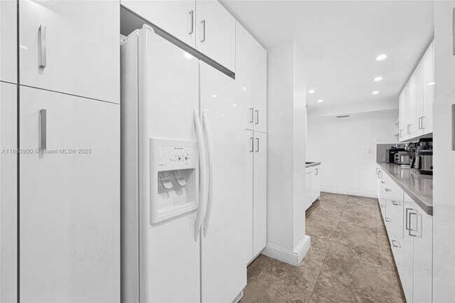 Building Photo - 20335 W Country Club Dr