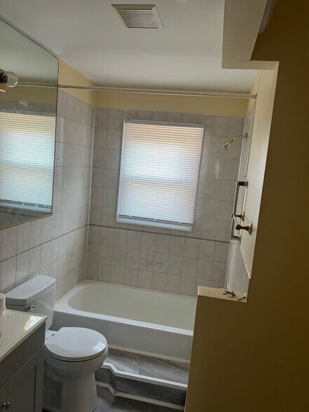 Building Photo - 708 Stiles Cir