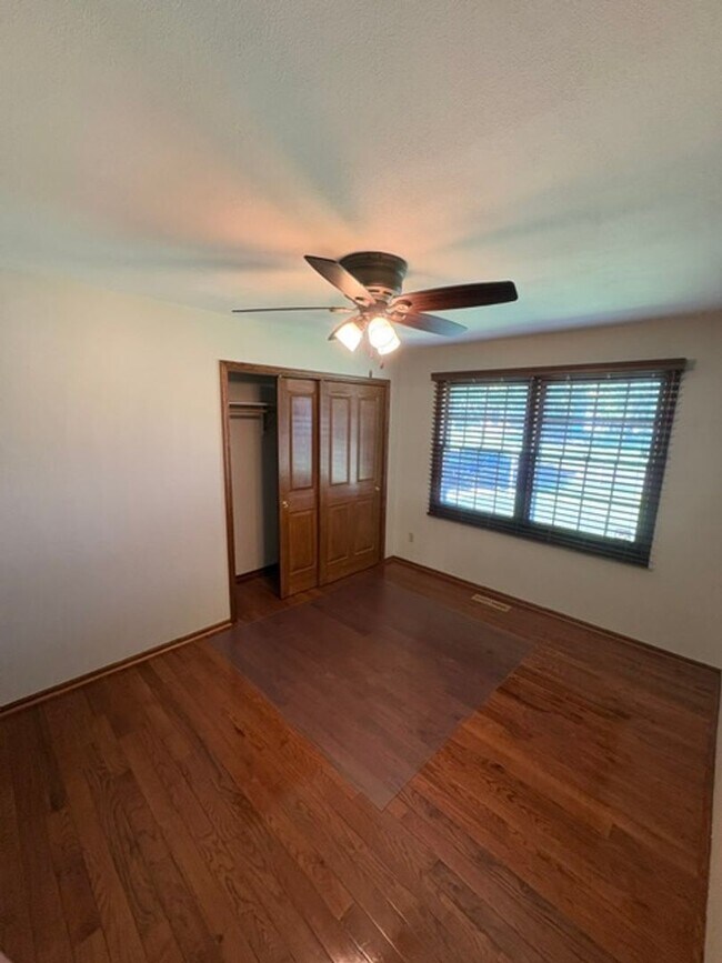 Building Photo - Single Family Home in Germantown Hills with Pool 3 BR / 4BA