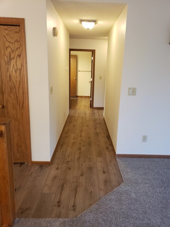 Building Photo - 624 N 16th Ave