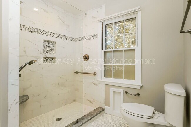 Building Photo - 3401 White Oak Rd