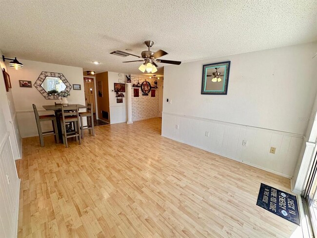 Building Photo - 12215 Meadowbrook Ln