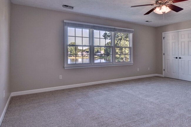 Building Photo - 128 Rockmor Ln