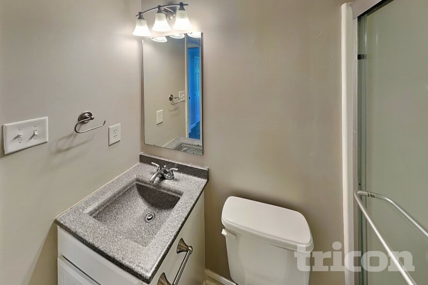 Building Photo - 2522 Swan Sea Dr