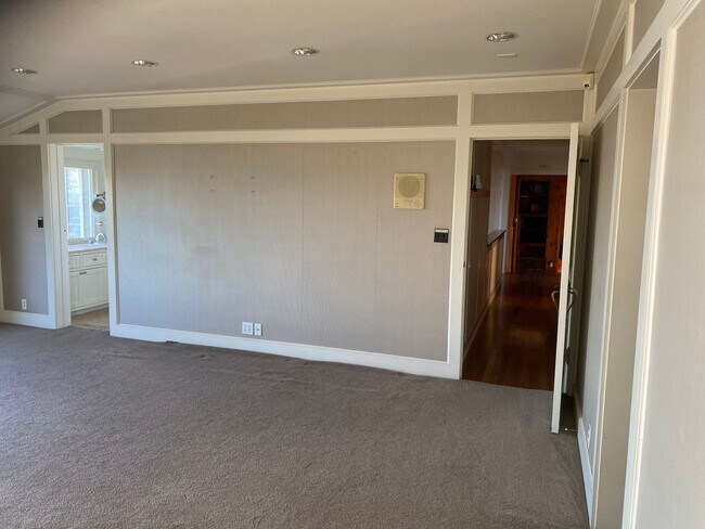 Building Photo - Amazing location in La Jolla for a big house. Gustavo Lopez AMSI