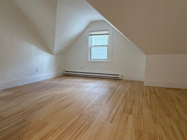 Building Photo - 9 Knapp St