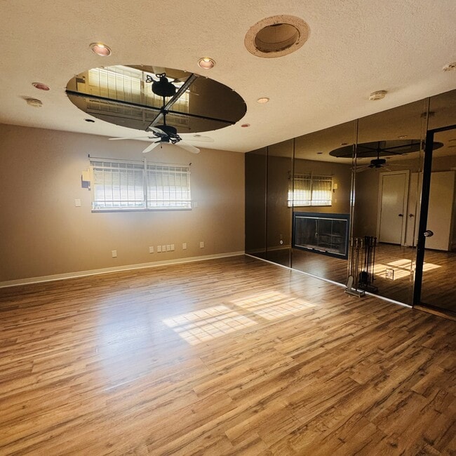 Building Photo - 3175 Sandalwood Dr