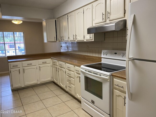 Building Photo - 420 Miriam Ave