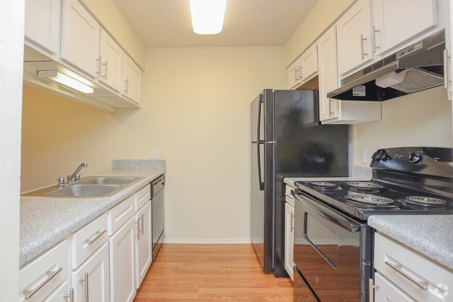 1BR, 1BA - 644SF - A3 - Palm House Apartments