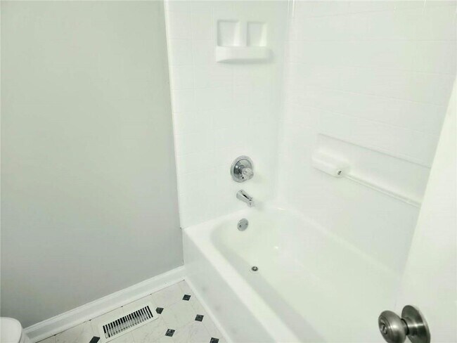 Building Photo - 1221 Oak Forest Ct SW