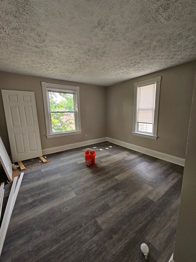 Building Photo - 6710 Vine St