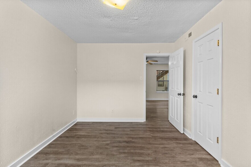 Building Photo - 483 W Ocean View Ave